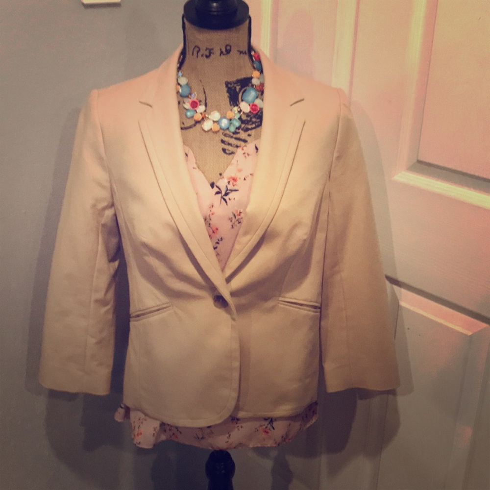 ⬇️PRICE DROP⬇️Woman’s Blazer